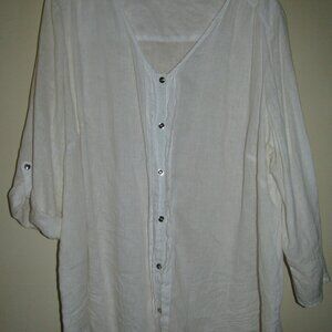 WHITE TOP WITH SILVER BUTTON ACCENT - 20W